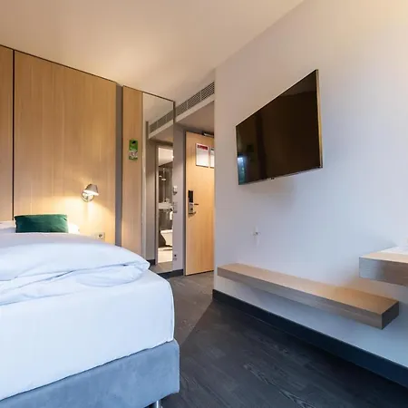 Serways Hoesel Hotell 3*