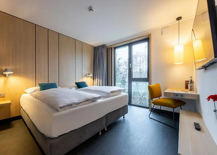 Serways Hoesel Ξενοδοχείο 3*