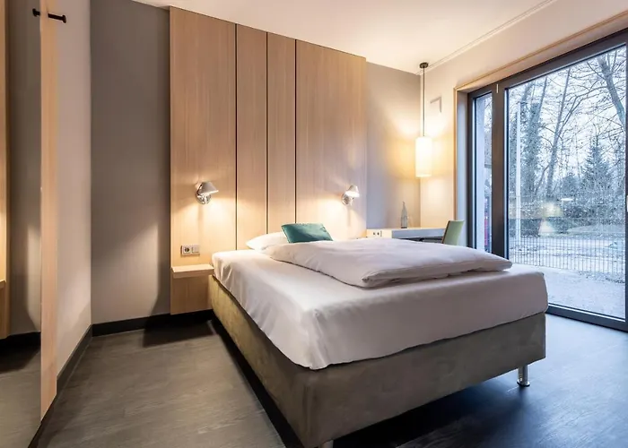 Serways Hoesel ラーティンゲン